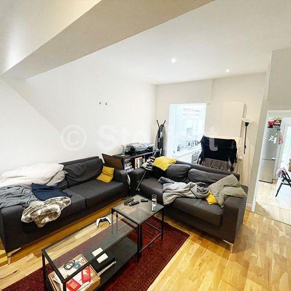 4 bedroom terraced house to rent - Photo 1