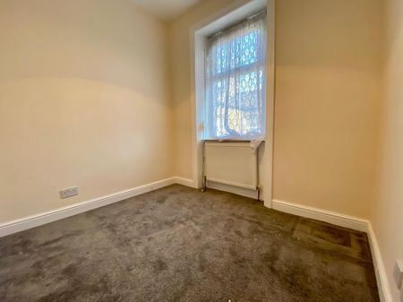 East View, Huddersfield, Marsh - Photo 3