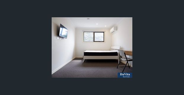 FULLY FURNISHED Master Bedroom, PERFECT FOR STUDENTS! - Photo 1