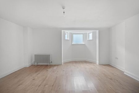 3 bedroom flat to rent - Photo 3