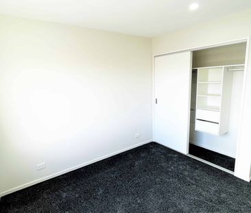 RARE 3BR 2BTH MODERN,PENTHOUSE- SPACIOUS & CENTRAL - Photo 2