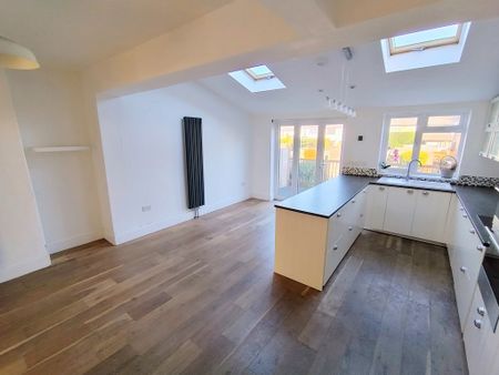 Fairview Road, Penn, Wolverhampton - Photo 2