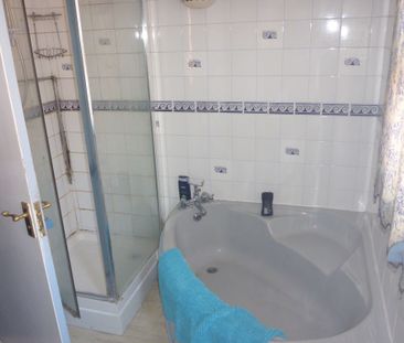 5 bed House Share - To Let - Photo 4