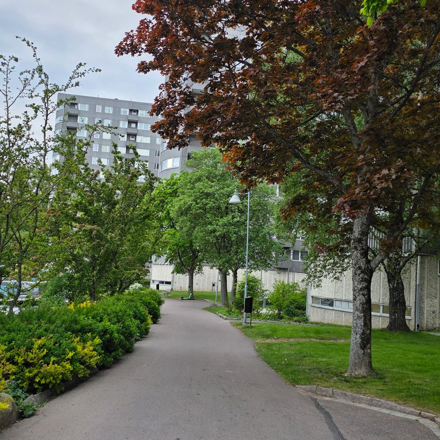 Norra Dragspelsgatan, Västra Frölunda - Photo 1