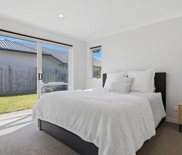 Immaculate and convenient - Photo 6