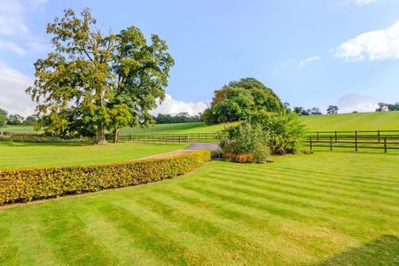 A stunning end of terrace cottage offering spacious family accommodation in a rural setting overlooking attractive countryside. - Photo 4