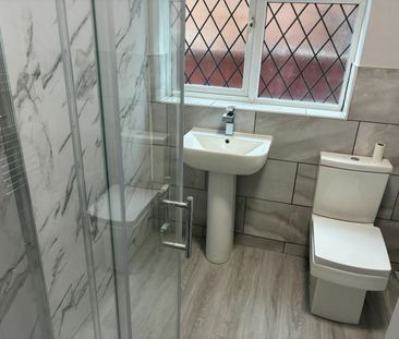 2 bedroom Flat To Let - Photo 4