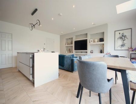 5 Bedroom Semi Detached To Let - Photo 4