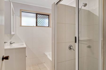 Spacious Family Home! - Photo 5