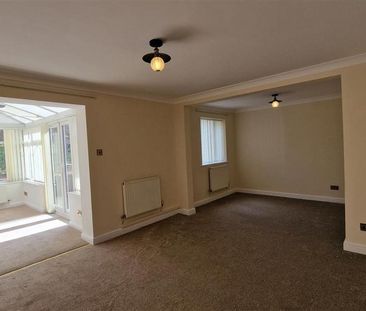 3 bedroom detached house to rent - Photo 3