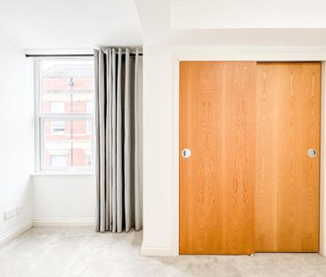 2 bedroom Flat To Let - Photo 2