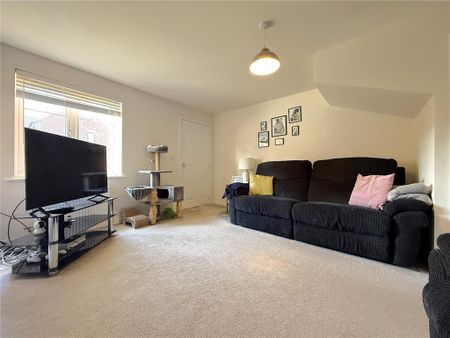 3 bedroom semi-detached house to rent - Photo 4