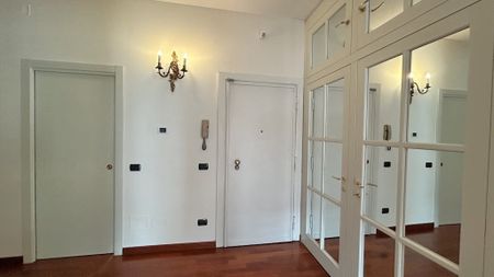 Via Edmondo de Amicis, Milan, Lombardy 20123 - Photo 4