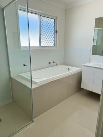 96 Rogers Street, Beachmere QLD 4510 - House For Rent - $750 | Domain - Photo 2