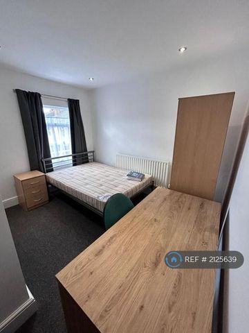 2 bedroom terraced house to rent - Photo 4