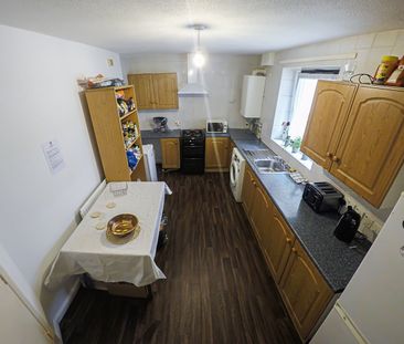 4 Bed Flat, Banbury House, E9 - Photo 3