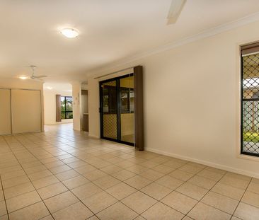 Family Home On Fitzgerald! - Photo 1