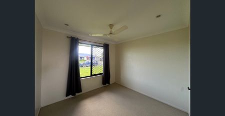 Comfortable Family Living Close to Ooralea Shopping Centre - Photo 3