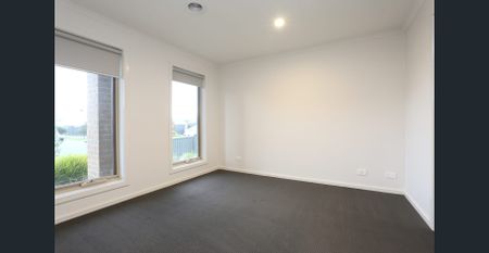 Bright family home! - Photo 3