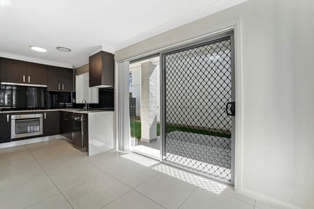 22 Australis Drive, Ropes Crossing NSW 2760 - Townhouse For Rent | Domain - Photo 2