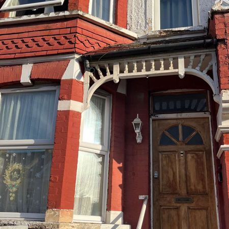 Chasefield Road Room 5 - Photo 4