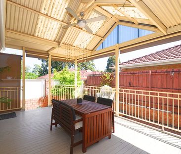 Beautifully Presented Single Level 3 Bedroom Duplex with Ducted Air... - Photo 1