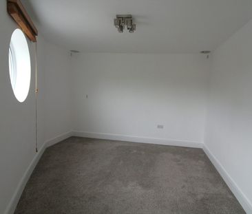 Flat to rent on - Photo 5