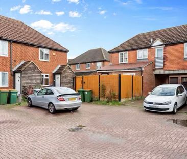 1 Bed Flat, Selby Close, E6 - Photo 1