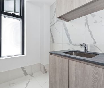 Luxury Living- 1 bedroom, 1 carpark apartment - Photo 6