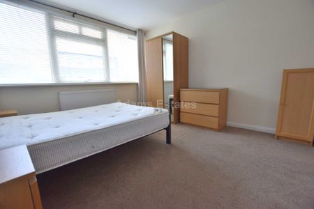 Price £1,900 pcm - Available Now - Furnished - Photo 3