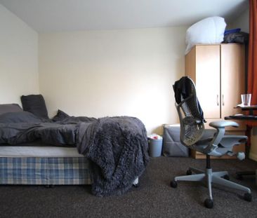 5 bedroom semi-detached house to rent - Photo 3