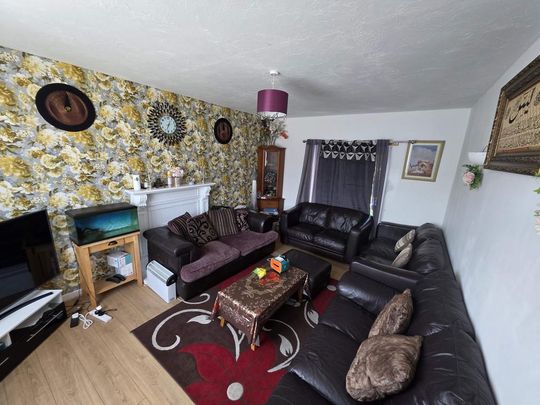 4 bedroom semi-detached house to rent - Photo 1