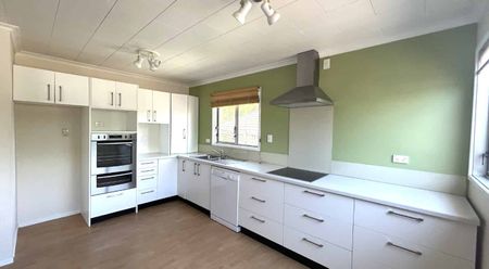 Sunny Three Bedroom + Rumpus/Office Home on Rutherford Street - Ready Soon! - Photo 3