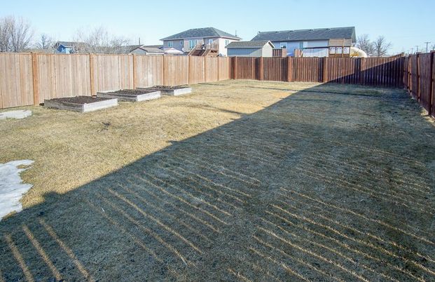 51 Flower Place, Blumenort, MB - Photo 1