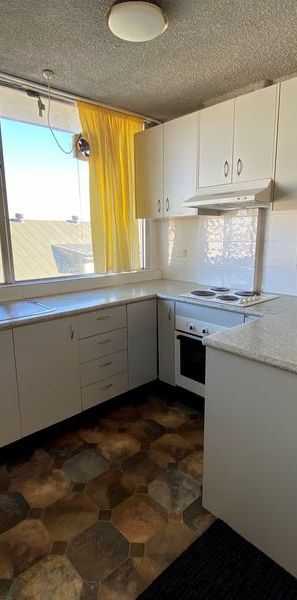 A spacious floor plan featuring two generously sized bedrooms - Photo 2