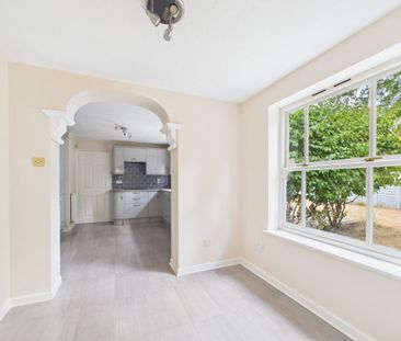4 bedroom House in Blamire Drive, Binfield - Photo 1