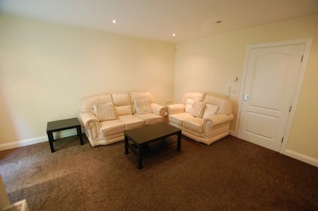 Clifton Park Swinton Manchester Greater Manchester - Photo 5