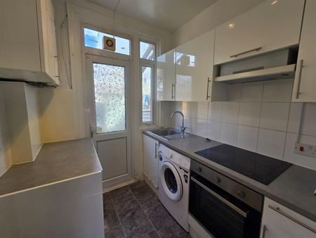 Collingwood Road, Mitcham CR4, London - Photo 4