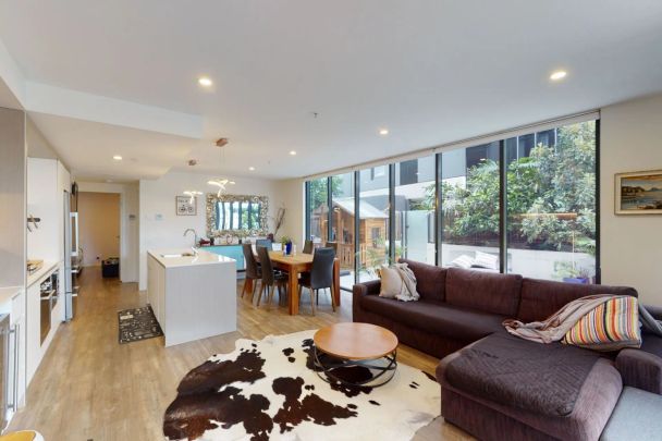 Luxurious 3-Bedroom Apartment in the Heart of South Brisbane - Photo 1