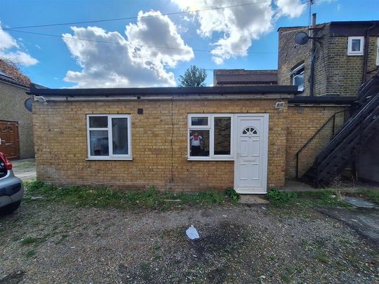 2 bedroom bungalow to rent - Photo 1