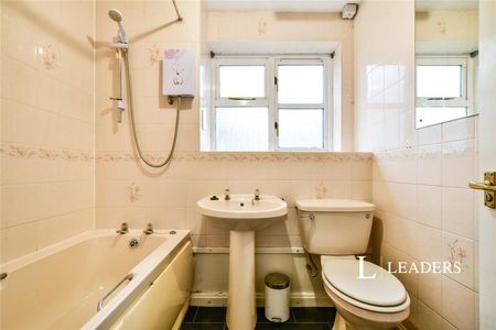 2 bedroom apartment to rent Monroe Close, Salford, Greater Manchester, M6 - Photo 3