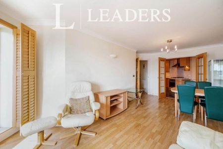 2 bedroom flat to rent - Photo 2