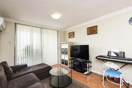 Just in time for with Autumn & Winter... this bright apartment is partly furnished with air con, close to shops, restaurants, beach and train line! - Photo 3