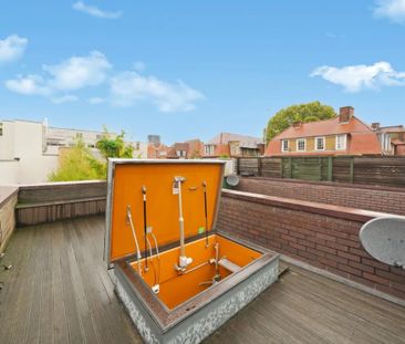 Room in a Shared Flat, St. John's Hill, SW11 - Photo 6