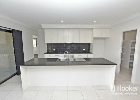 MODERN FAMILY HOME WITH MULTIPLE LIVING AREAS! - Photo 4