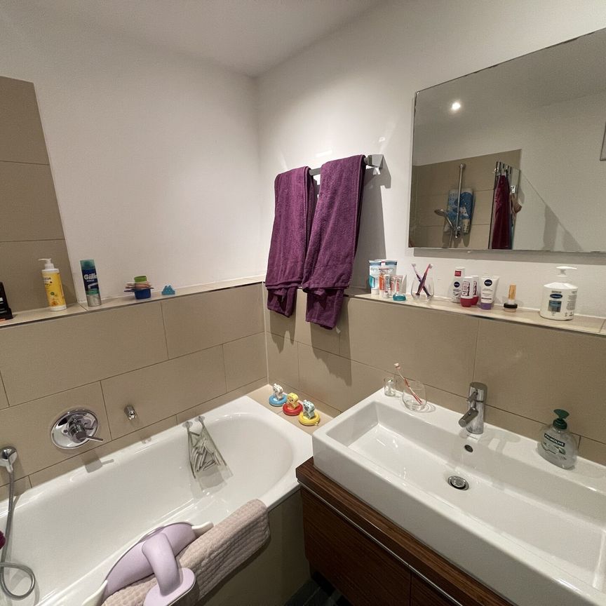 Perfektes Zuhause für Paare & junge Familien – stilvolle 3 Zimmer mit 98 qm, Terrasse & Carport - Photo 1