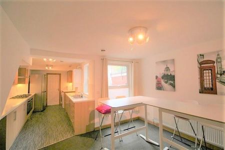 8 bedroom terraced house to rent - Photo 4