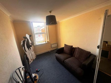2 bedroom flat to rent - Photo 4