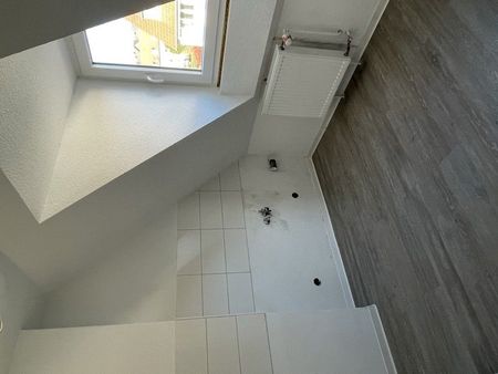 sanierte 2,5-Zimmer-Dachgeschosswohnung in ruhiger Lage - Photo 2