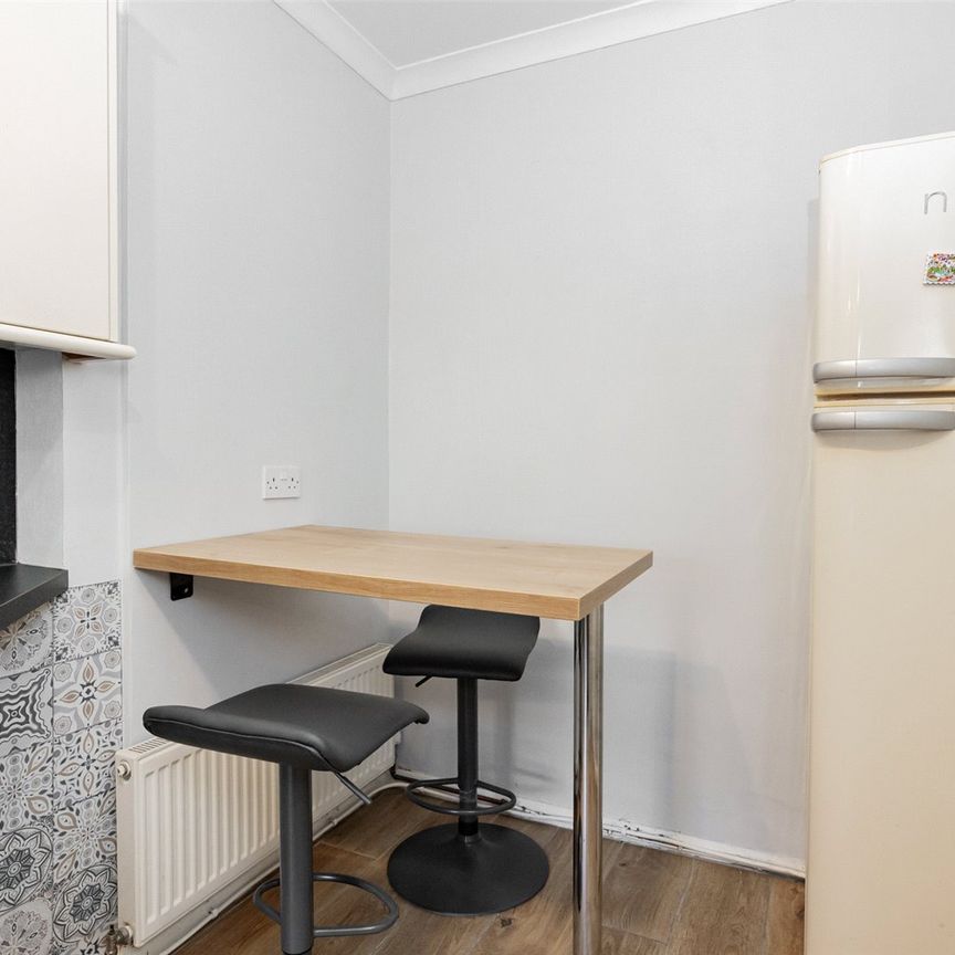 2 bedroom maisonette to rent - Photo 1